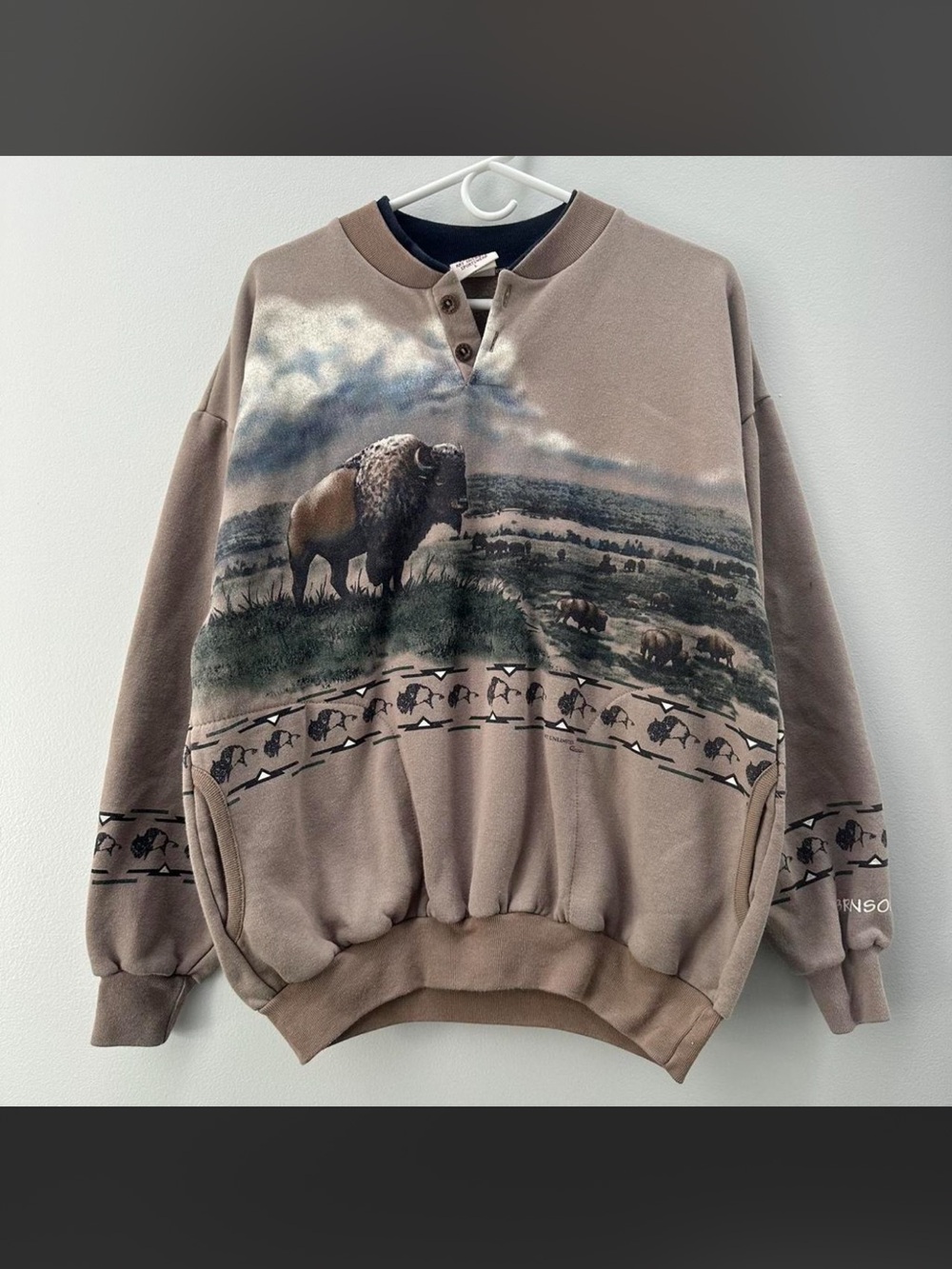 Art Unlimited bison crewneck